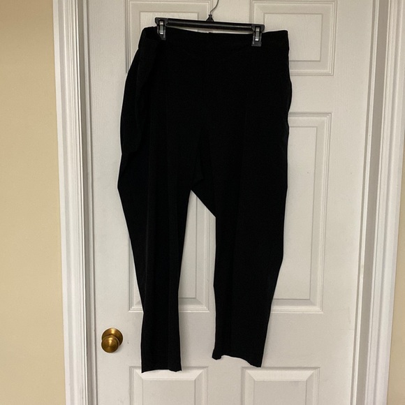 Ava & Viv Capris - Picture 1 of 9